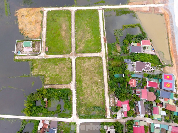 Nghe An’s riverside residents struggle with prolonged flooding - 9