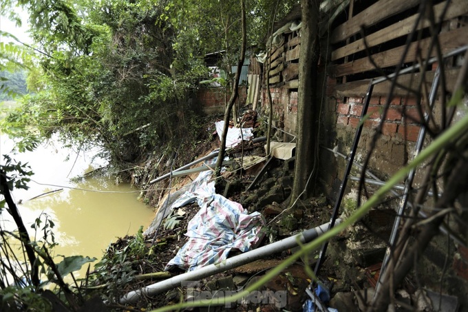 Ha Tinh households threatened by riverbank erosion - 6 Ha Tinh households threatened by riverbank erosion - 6