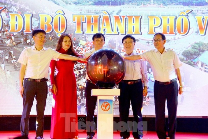 First pedestrian street officially put into operation in Vinh City - 1