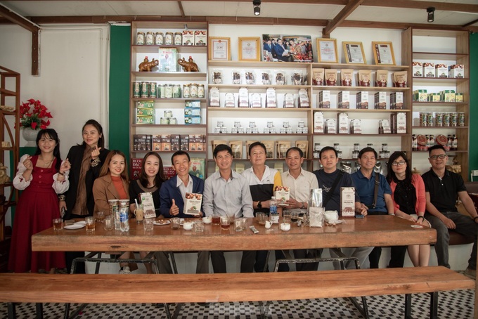 Thousands enjoy free coffee in Buon Ma Thuot - 3