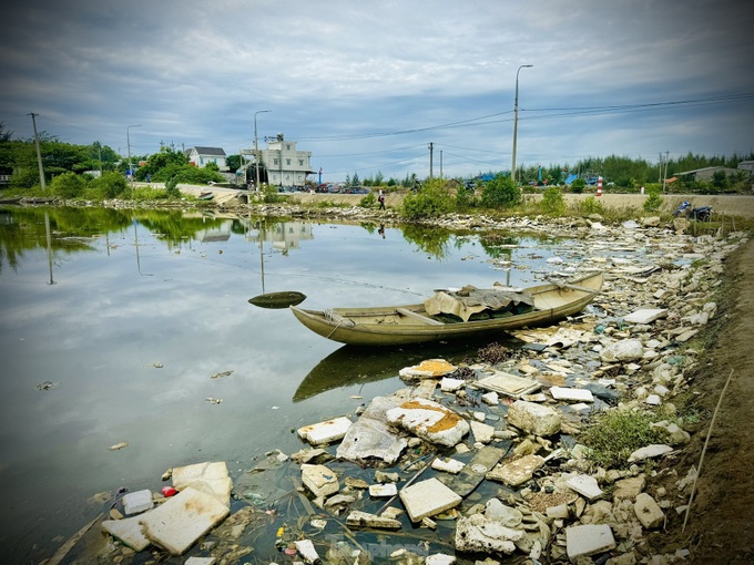 Rubbish threatens Quang Ngai river - 7 Rubbish threatens Quang Ngai river - 7