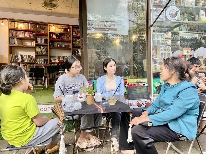 Thousands enjoy free coffee in Buon Ma Thuot - 2