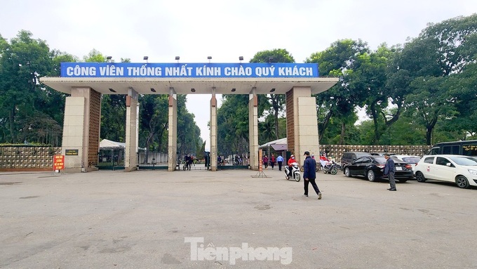 Hanoi’s parks struggle with lack of care - 2