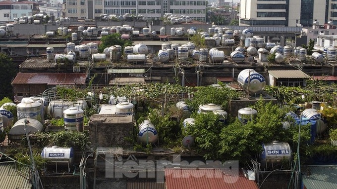 Rooftop water tanks pose dangers in Hanoi - 5 Rooftop water tanks pose dangers in Hanoi - 5
