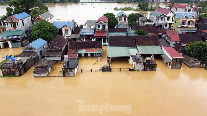 Hanoi outskirt district seriously flooded following heavy rains - 1