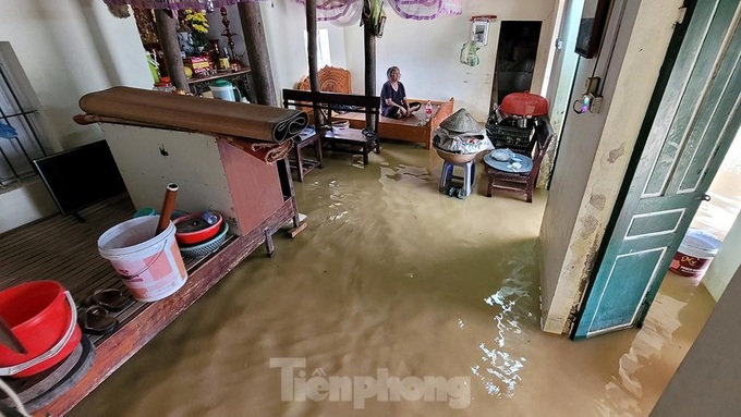 Hanoi outskirt district seriously flooded following heavy rains - 2