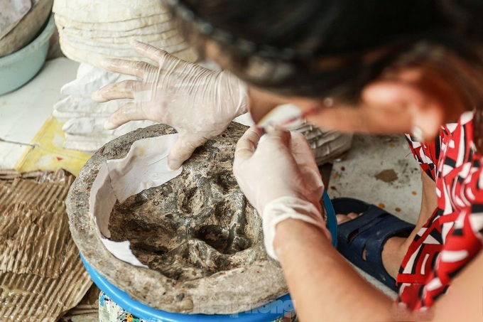 Hanoi’s last Old Quarter paper mask artisans - 4