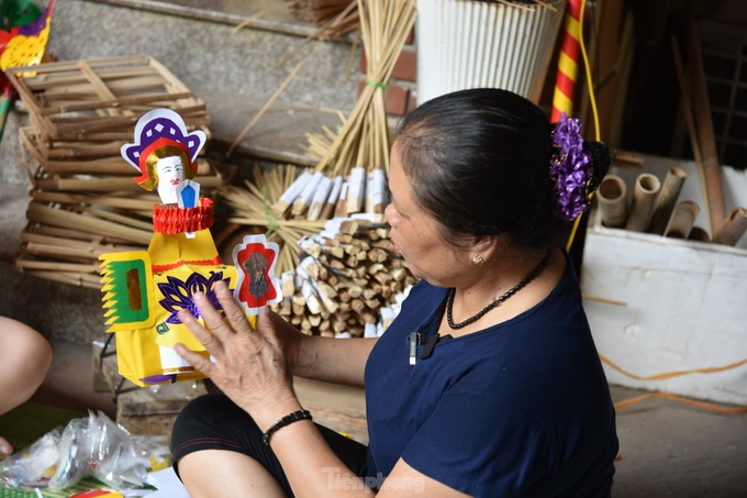 Hanoi woman preserves mid-Autumn lantern craft - 5 Hanoi woman preserves mid-Autumn lantern craft - 5