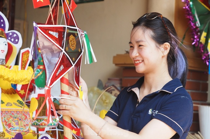 Hanoi woman preserves mid-Autumn lantern craft - 7 Hanoi woman preserves mid-Autumn lantern craft - 7