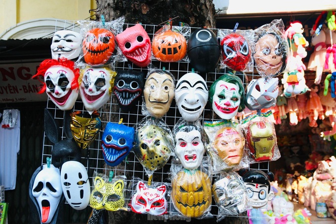 Halloween atmosphere haunts Hanoi street - 4 Halloween atmosphere haunts Hanoi street - 4