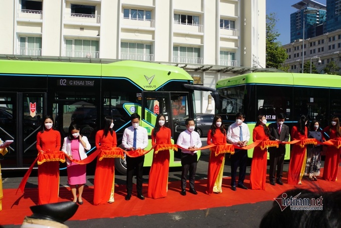 First electric bus route launched in HCM City - 1