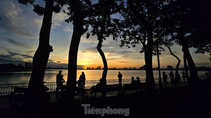 Beautiful Hanoi lake during sunset - 1