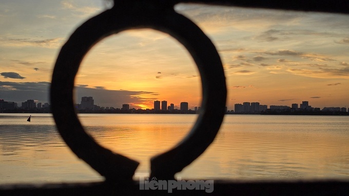 Beautiful Hanoi lake during sunset - 2