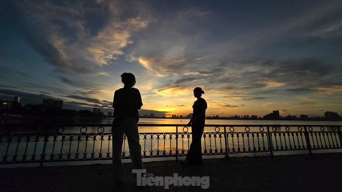 Beautiful Hanoi lake during sunset - 6