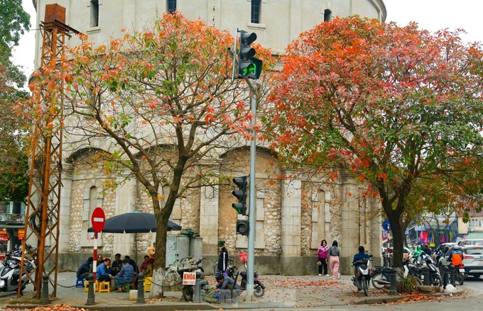 Hanoi in the changing season - 1