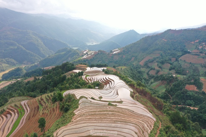 Mu Cang Chai’s terraced rice fields glitter during planting season - 5 Mu Cang Chai’s terraced rice fields glitter during planting season - 5