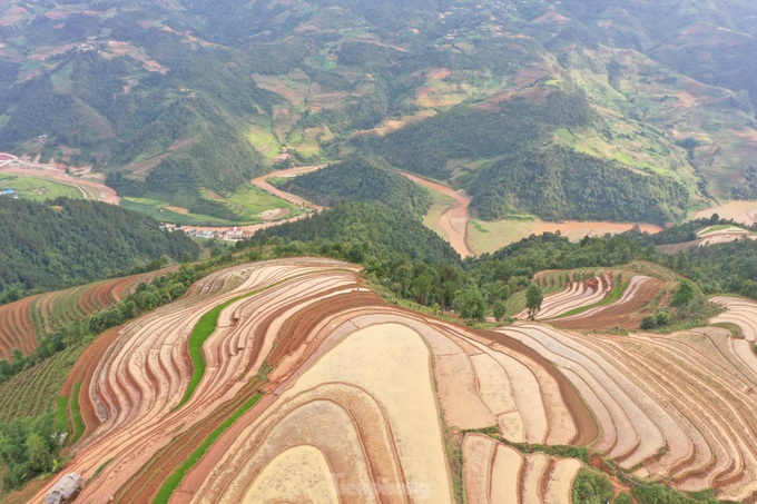 Mu Cang Chai’s terraced rice fields glitter during planting season - 2 Mu Cang Chai’s terraced rice fields glitter during planting season - 2