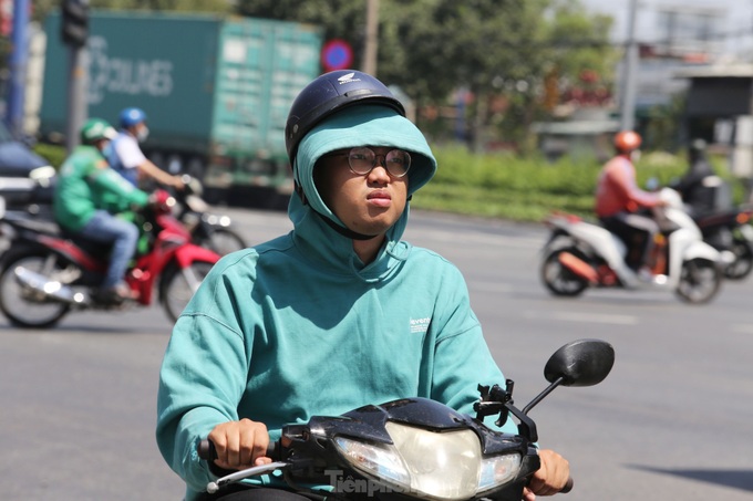 HCM City faces scorching hot weather - 2