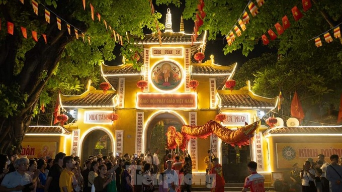 Buddha’s birthday atmosphere in Hanoi - 5