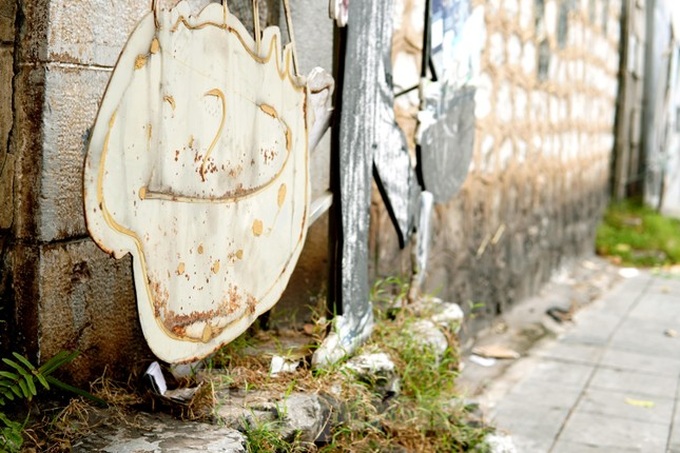 Hanoi mural street seriously deteriorated - 2