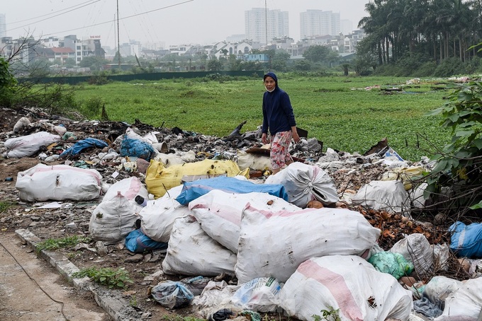 Hanoi streets strewn with rubbish - 4 Hanoi streets strewn with rubbish - 4
