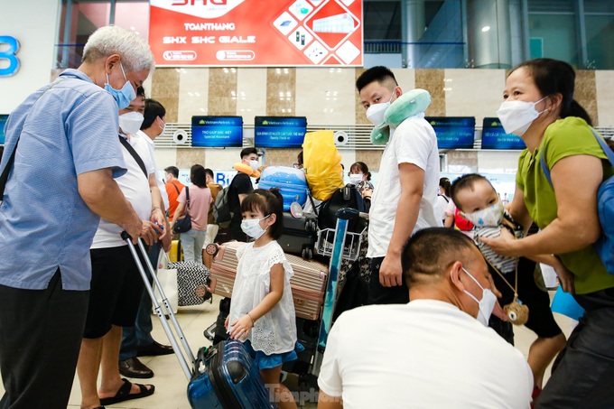 Noi Bai International Airport jammed on National Day holiday - 3