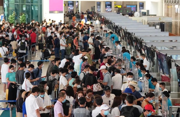 Noi Bai International Airport jammed on National Day holiday - 1