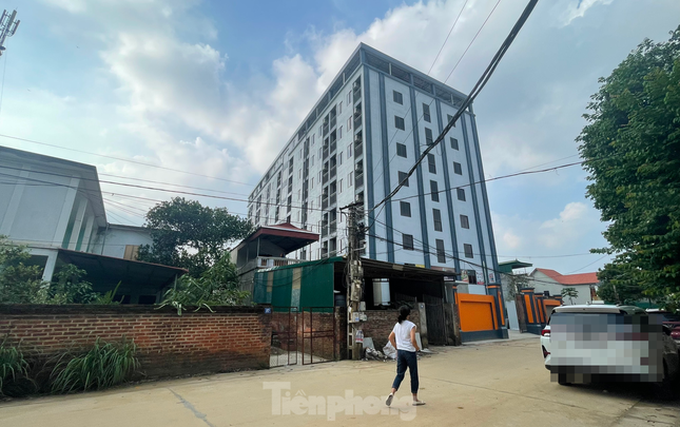 Firetrap Hanoi apartment block begins dismantling illegal floors - 1 Firetrap Hanoi apartment block begins dismantling illegal floors - 1