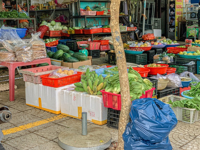 Danang pavements overrun by businesses - 6 Danang pavements overrun by businesses - 6