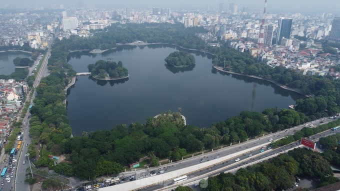 Hanoi’s parks struggle with lack of care - 1