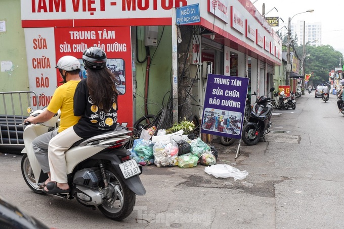 Hanoi streets strewn with rubbish - 10 Hanoi streets strewn with rubbish - 10