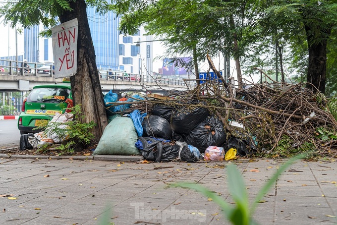 Hanoi streets strewn with rubbish - 6 Hanoi streets strewn with rubbish - 6