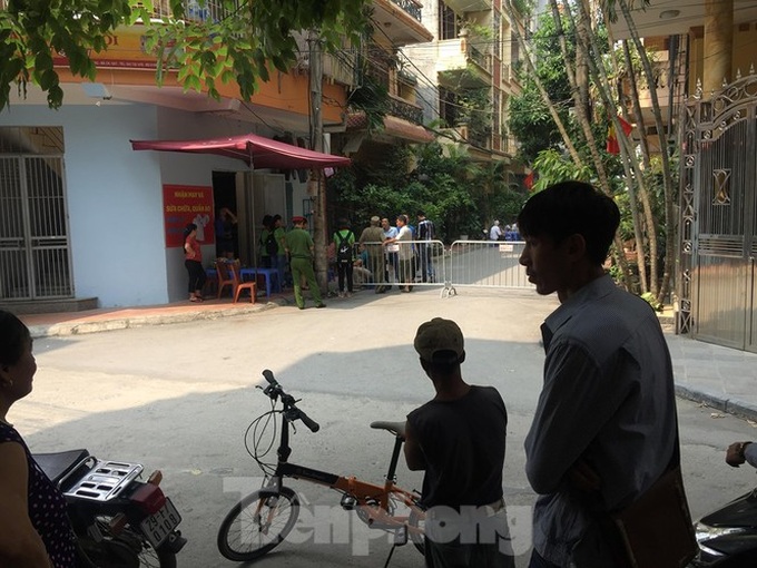 Man kills himself after stabbing two young women to death in Hanoi - 1