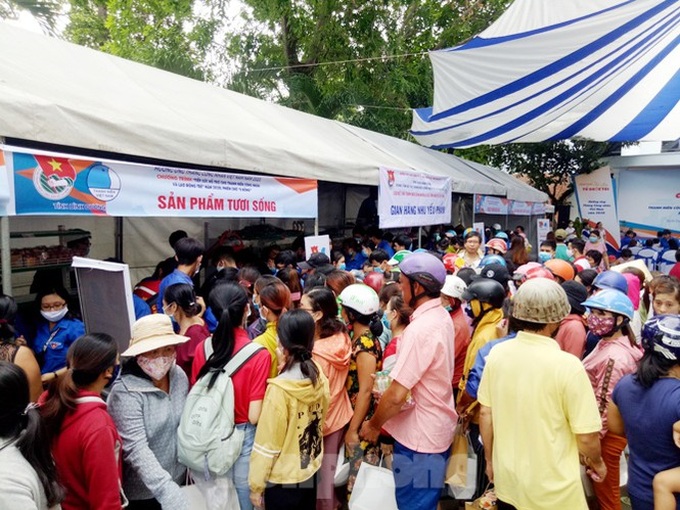 Zero dong market held for workers in Binh Duong Province - 4 Zero dong market held for workers in Binh Duong Province - 4