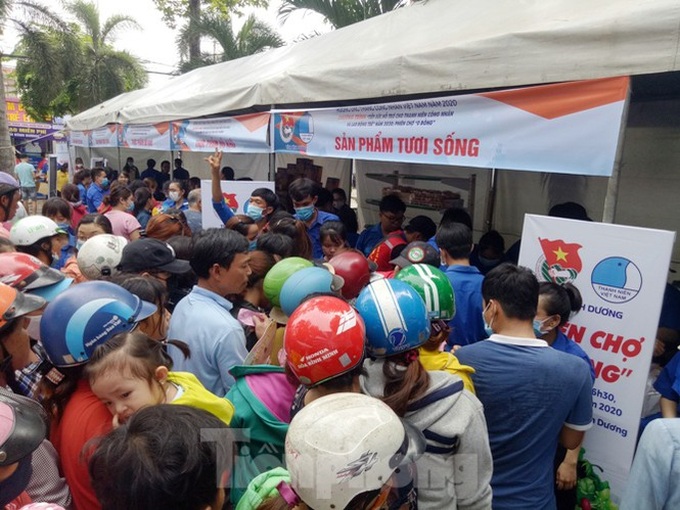 Zero dong market held for workers in Binh Duong Province - 3 Zero dong market held for workers in Binh Duong Province - 3