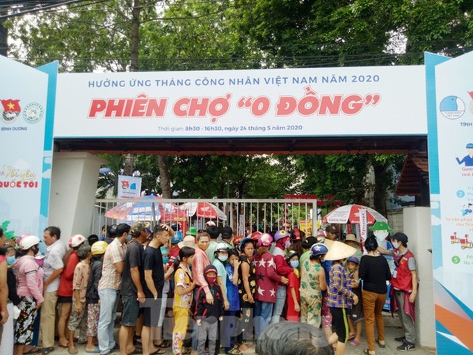 Zero dong market held for workers in Binh Duong Province - 1 Zero dong market held for workers in Binh Duong Province - 1