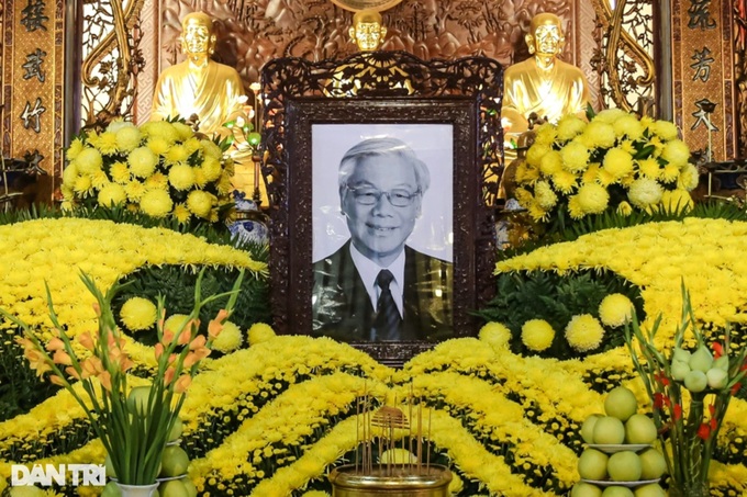 HCM City people mourn the passing of Party General Secretary Nguyen Phu Trong - 1 HCM City people mourn the passing of Party General Secretary Nguyen Phu Trong - 1