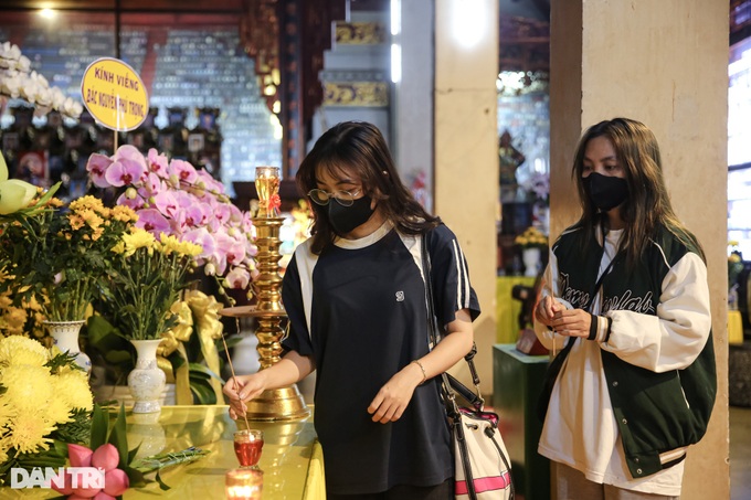 HCM City people mourn the passing of Party General Secretary Nguyen Phu Trong - 4 HCM City people mourn the passing of Party General Secretary Nguyen Phu Trong - 4