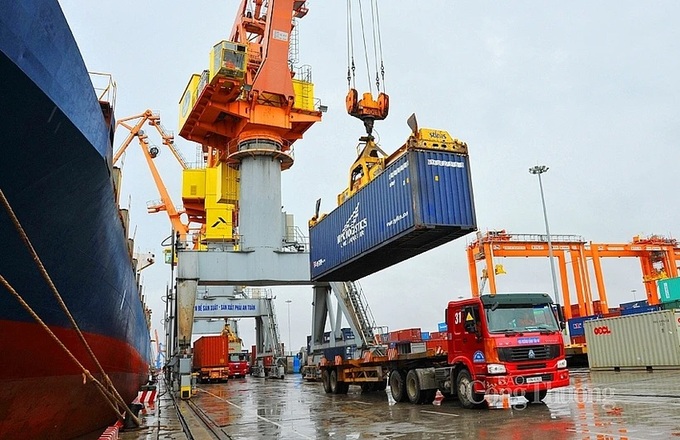 Vietnam to enjoy trade surplus for 9th consecutive year: experts - 1