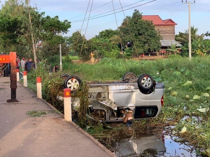 Six Vietnamese killed in traffic accident in Cambodia - 1 Six Vietnamese killed in traffic accident in Cambodia - 1