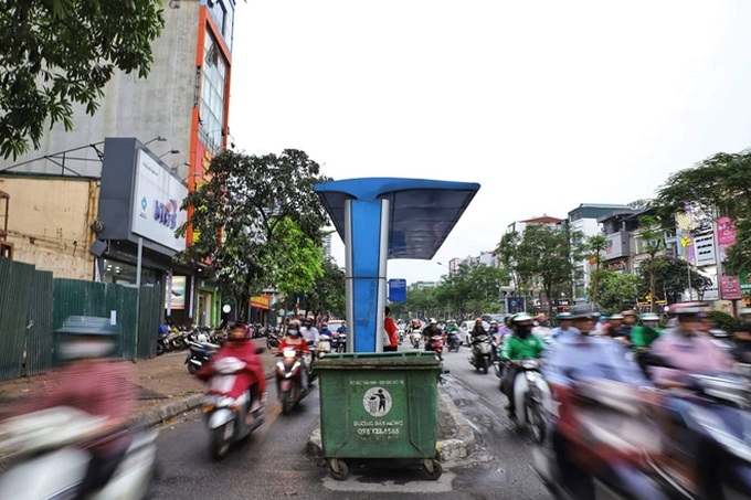 Locals complain over illogically-placed bus stops - 4