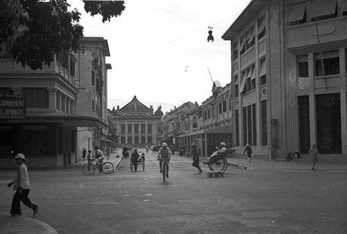 Hanoi's Trang Tien Street before and now - 1