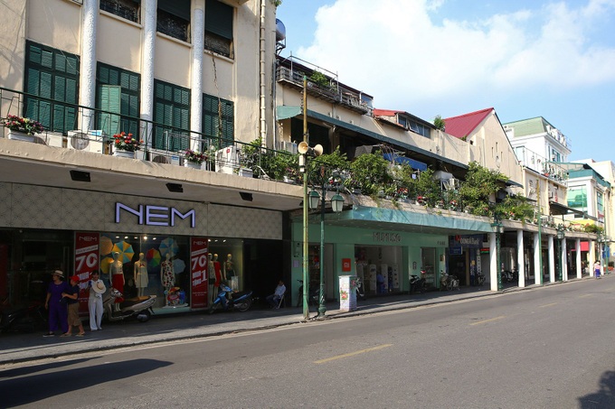 Hanoi's Trang Tien Street before and now - 12