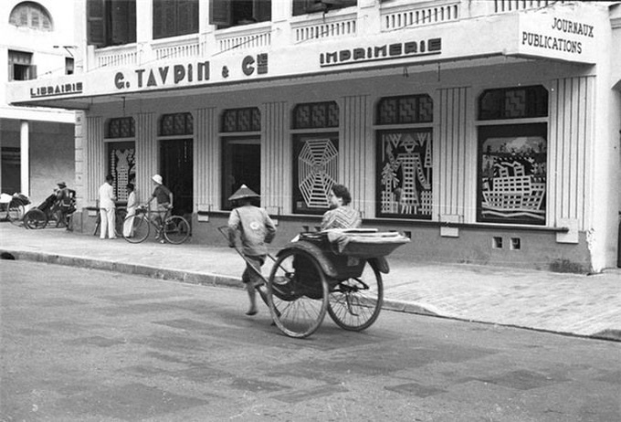 Hanoi's Trang Tien Street before and now - 13