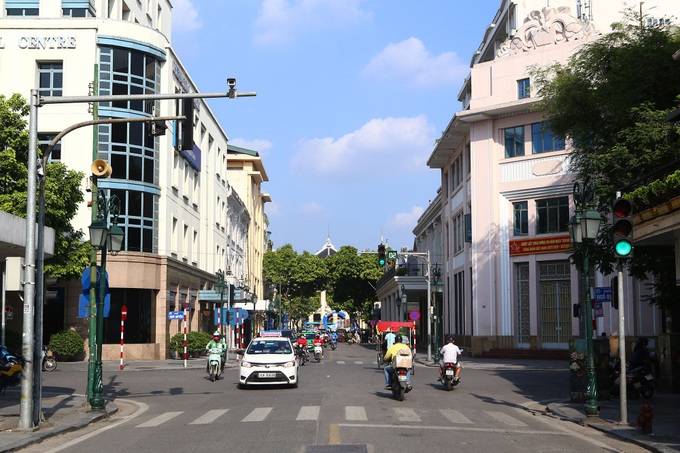 Hanoi's Trang Tien Street before and now - 2