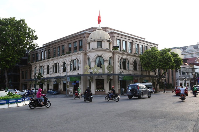 Hanoi's Trang Tien Street before and now - 20