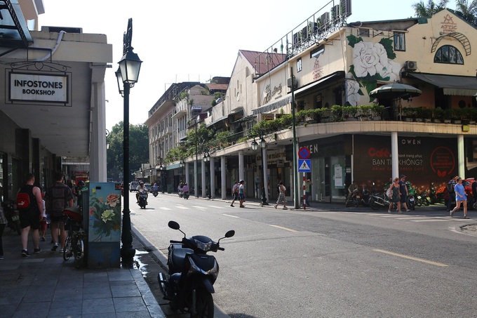 Hanoi's Trang Tien Street before and now - 4