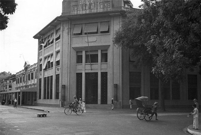 Hanoi's Trang Tien Street before and now - 5