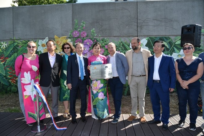 Vietnamese artist creates mural on France’s Seine River - 5
