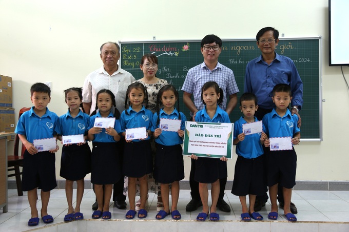 Quang Tri students receive support for new school year - 1